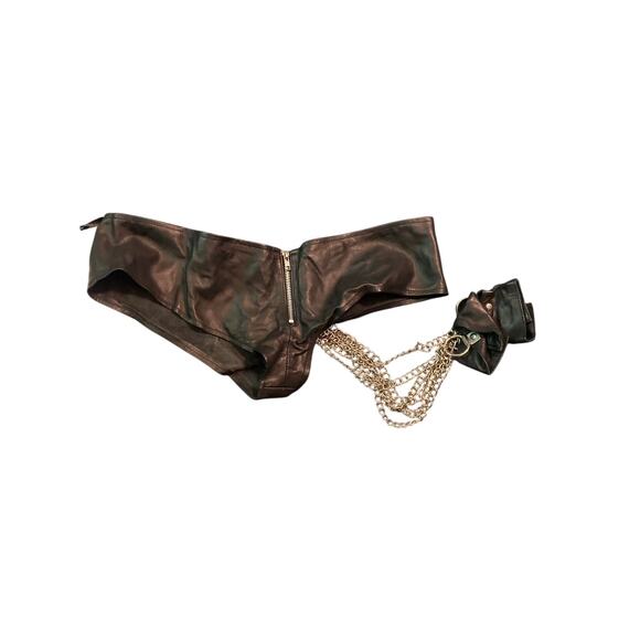 Elegant Moments Leather shorts - Picture 1 of 6